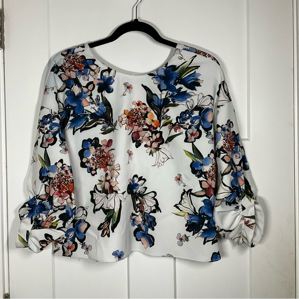 Zara Beautiful Floral Top- Size Medium.